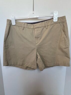 Tommy Hilfger Women’s Classic Khaki Shorts